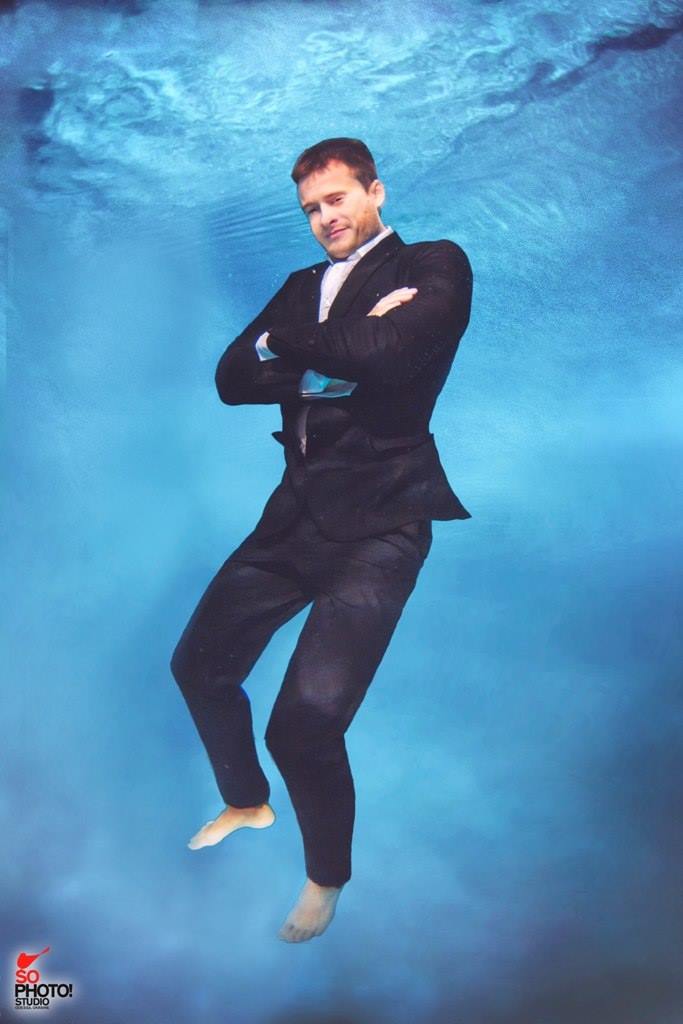мужчина под водой SO Photo !